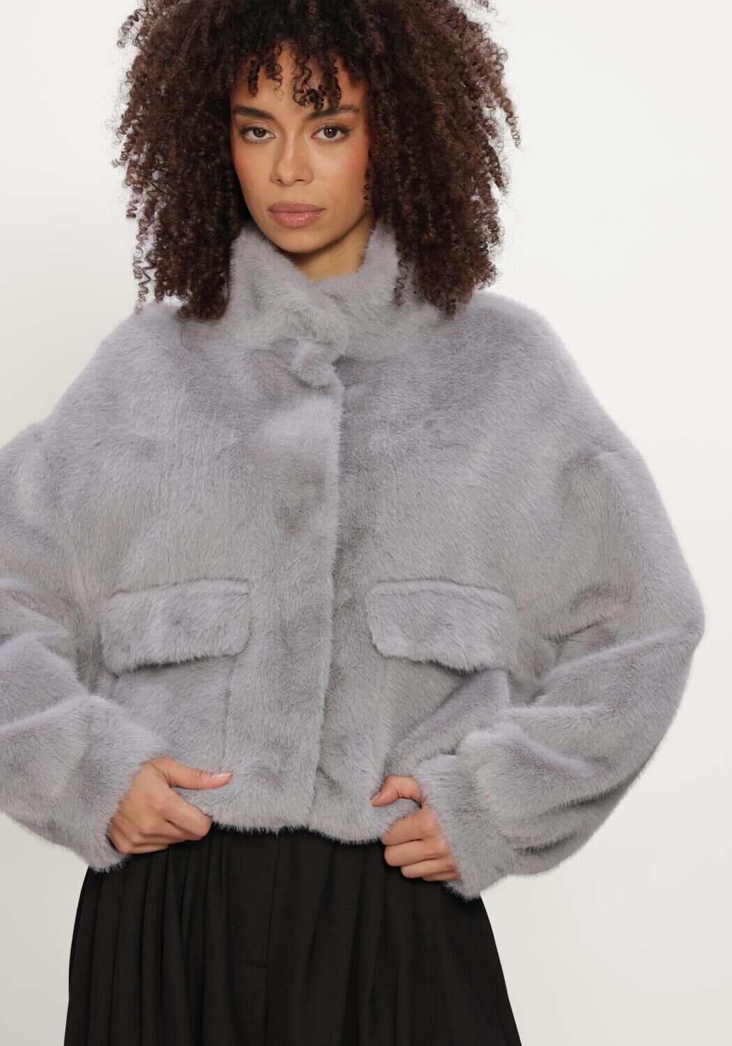 IBANA Manteau en fausse fourrure CHARLEY en gris - large