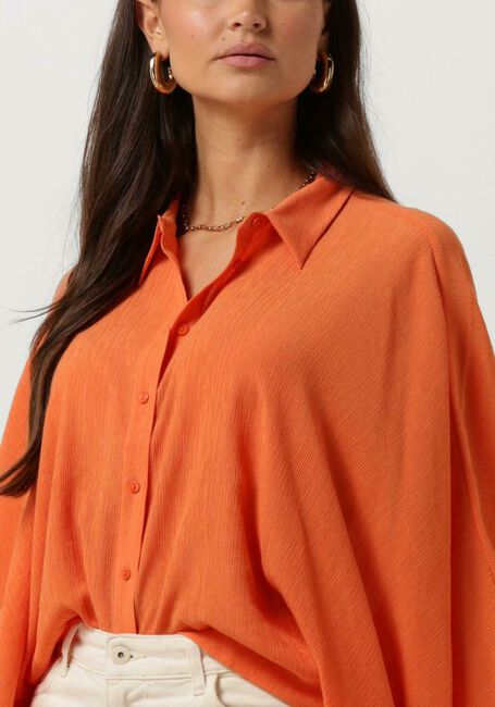 ANOTHER LABEL BOBBY SHIRT L/S Blouses en orange - large