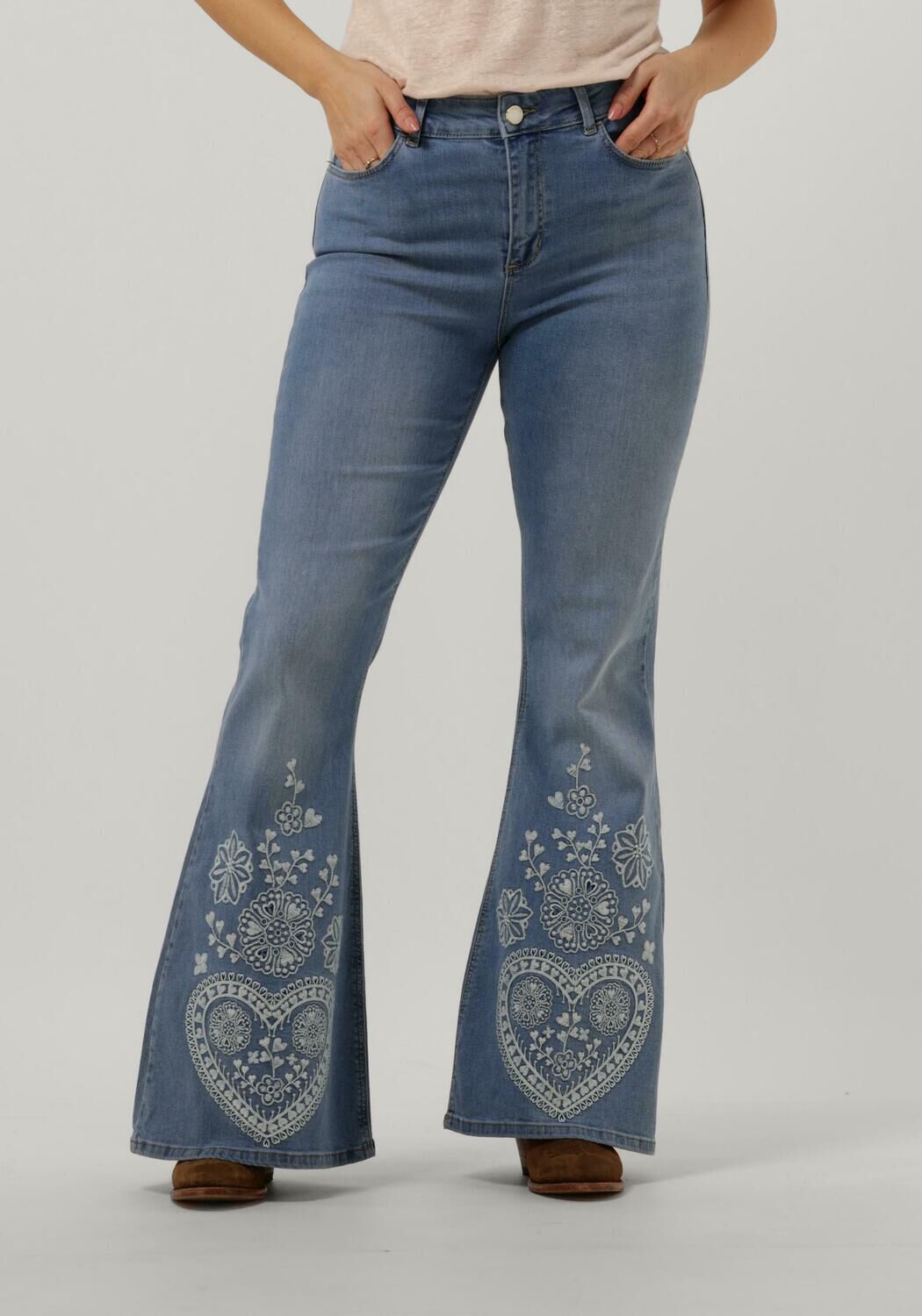 Extra flare jeans hotsell