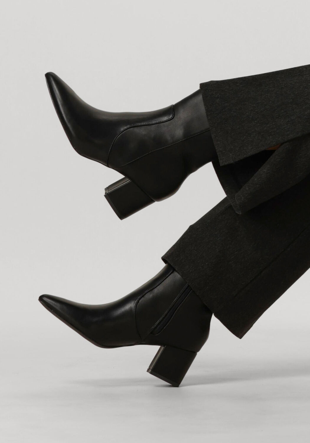 Zwarte OMODA Enkellaarsjes 0591-2 - large