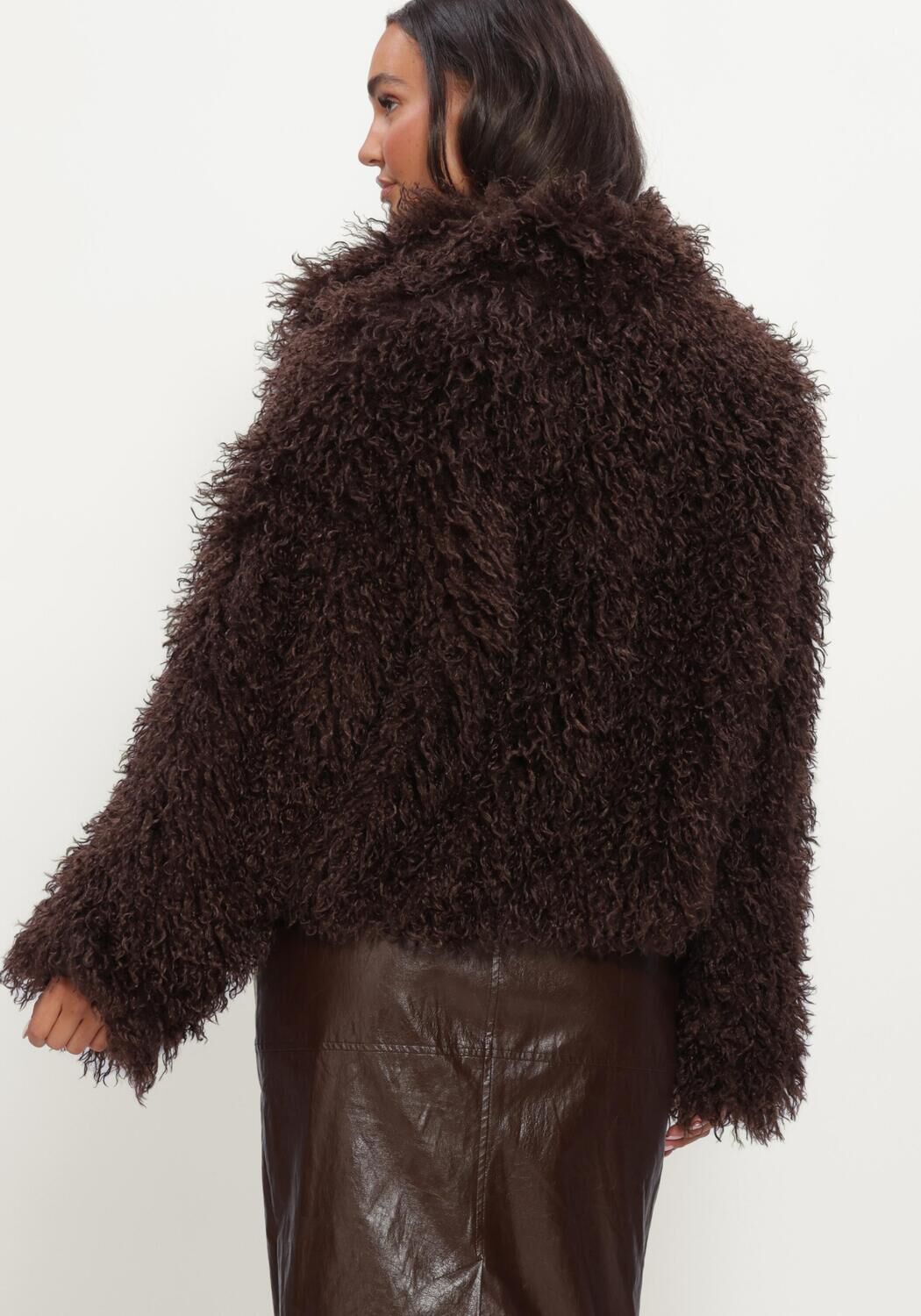 STUDIO AR Manteau en fausse fourrure MILLIE FAUX TIBET LAMB en marron - large