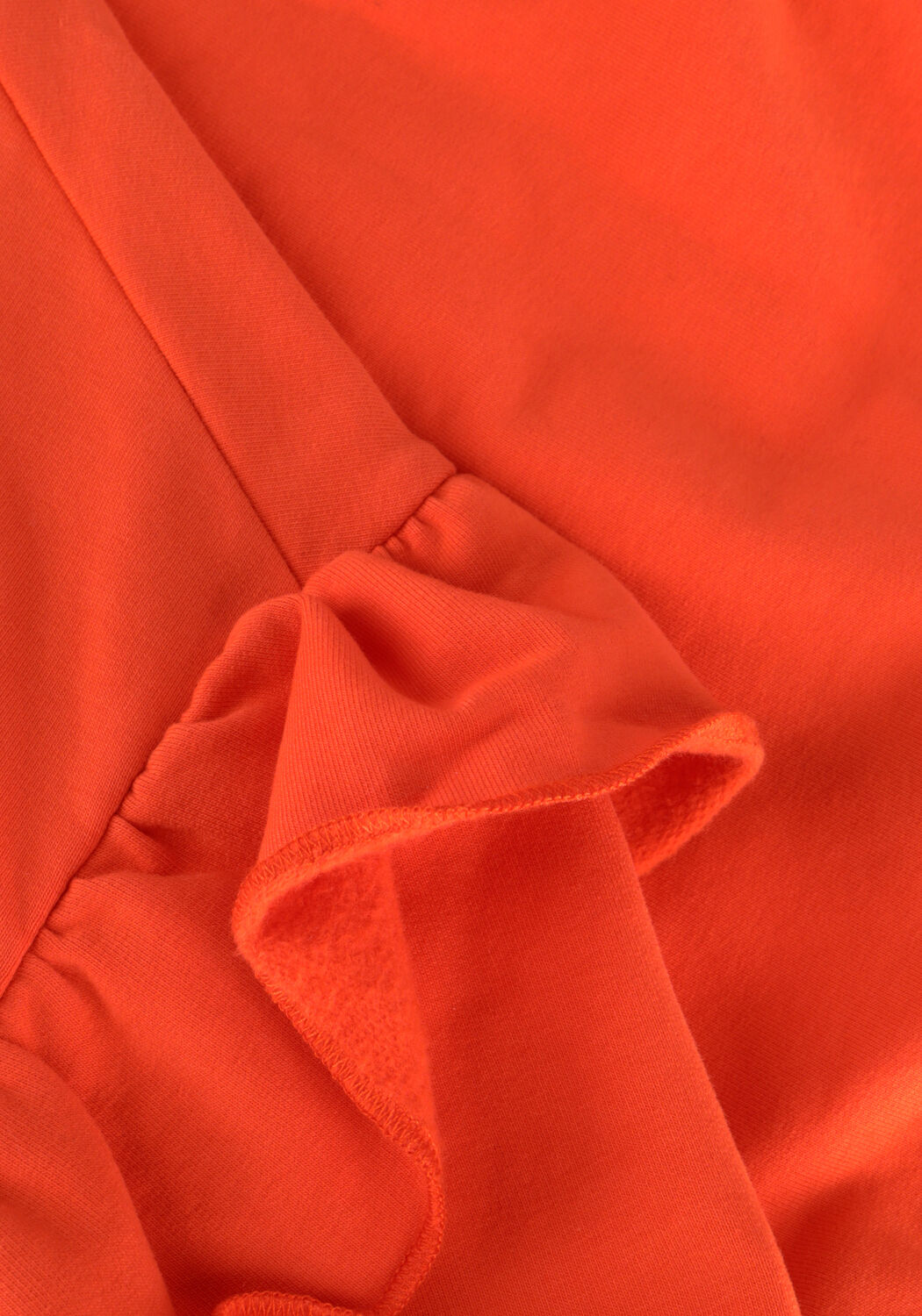 CARLIJNQ Pull BASICS - SWEATER WITH SIDE RUFFLES en orange - large