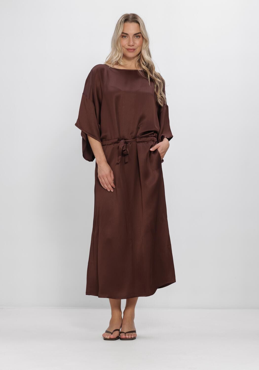 SUMMUM Robe midi DRESS HEAVY SILKY TOUCH en marron - large