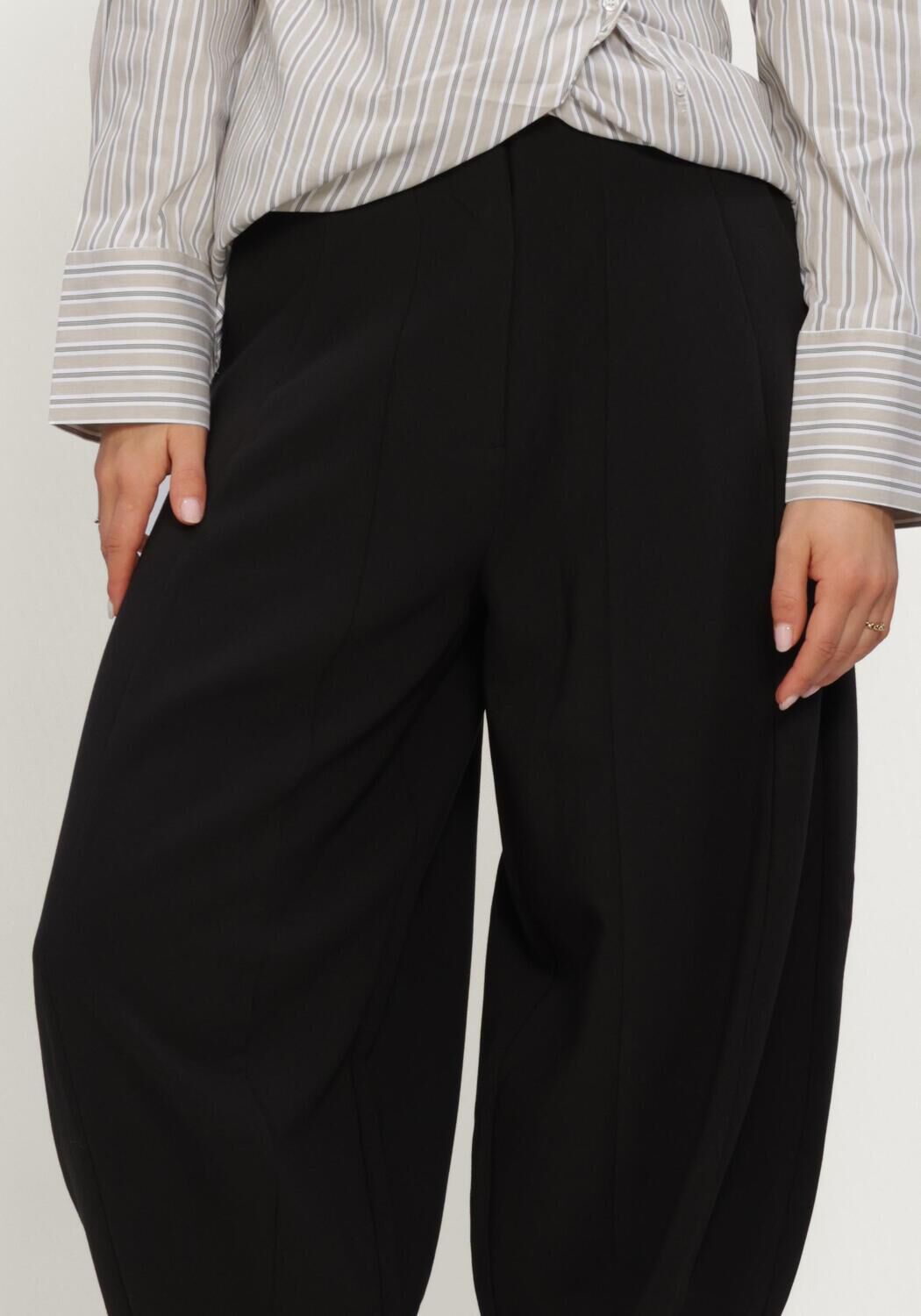 Zwarte Y.A.S. Wijde broek YASBAY HW BARREL BALLOON PANT - large