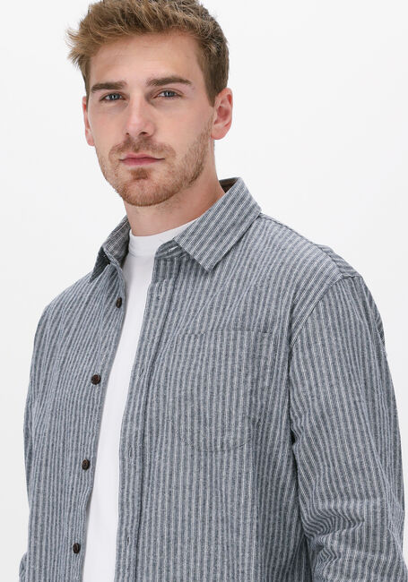 ANERKJENDT Chemise décontracté AKLOUIS STRIPE CHAMBRAY SHIRT en bleu - large