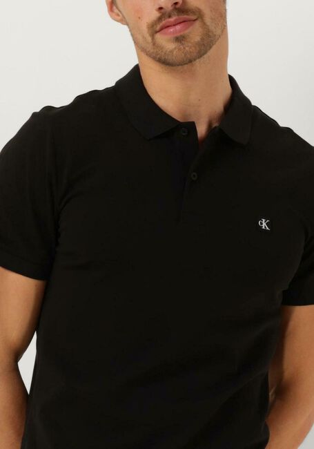 CALVIN KLEIN Polo CK EMBRO BADGE SLIM POLO en noir - large