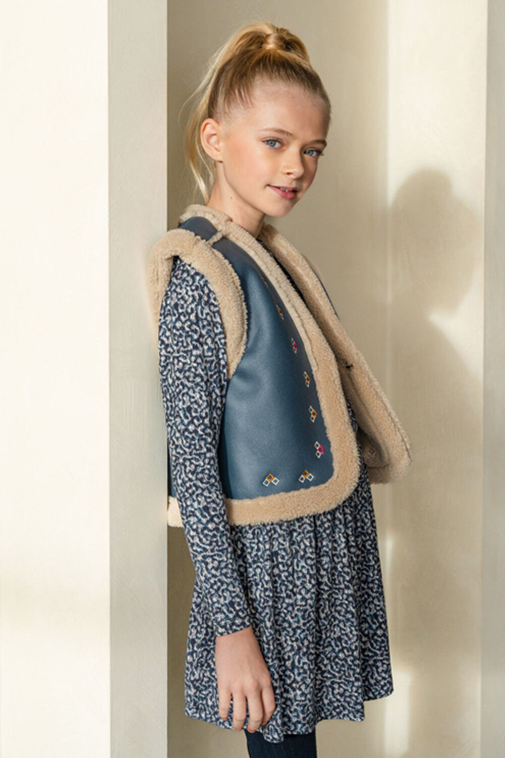 LIKE FLO Gilet DEWI TEDDY GILET en bleu - large