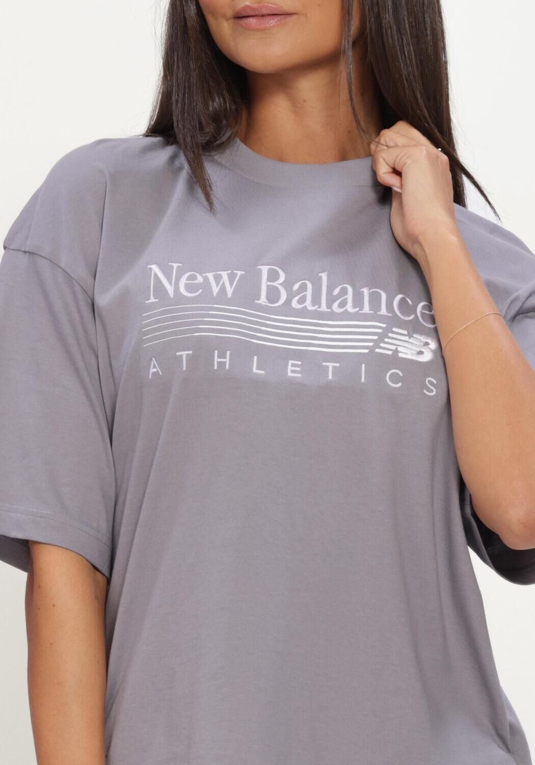 NEW BALANCE T-shirt TRACKSIDE OVERSIZED T-SHIRT en gris - large