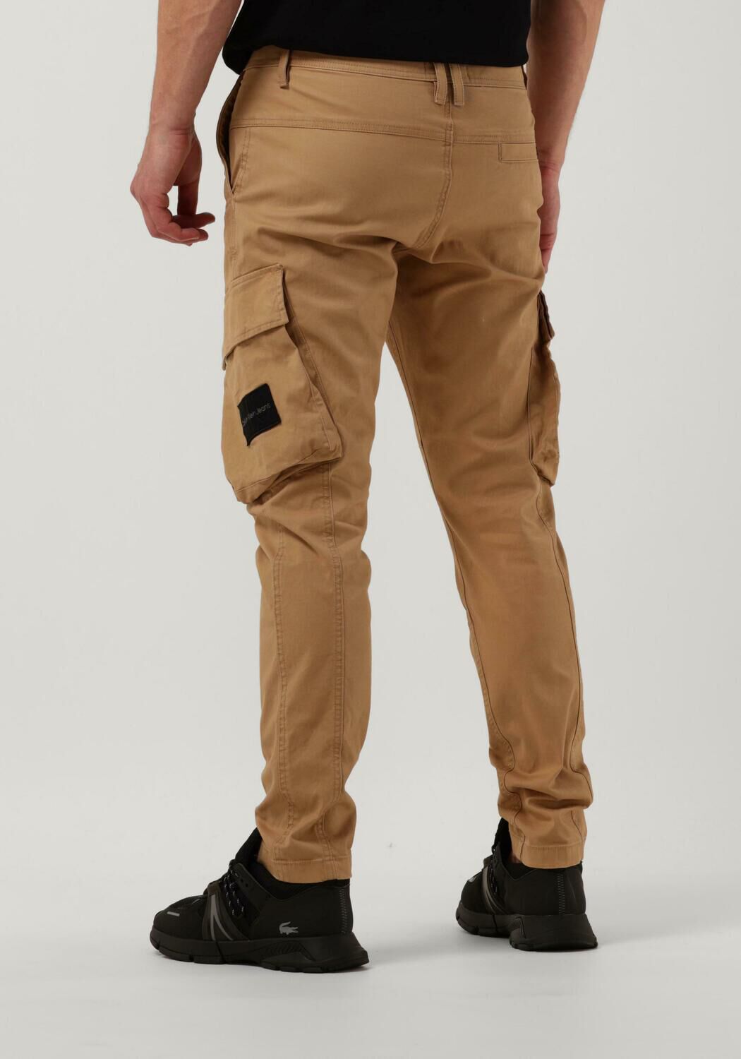 calvin klein pantalon cargo skinny washed cargo pant en camel
