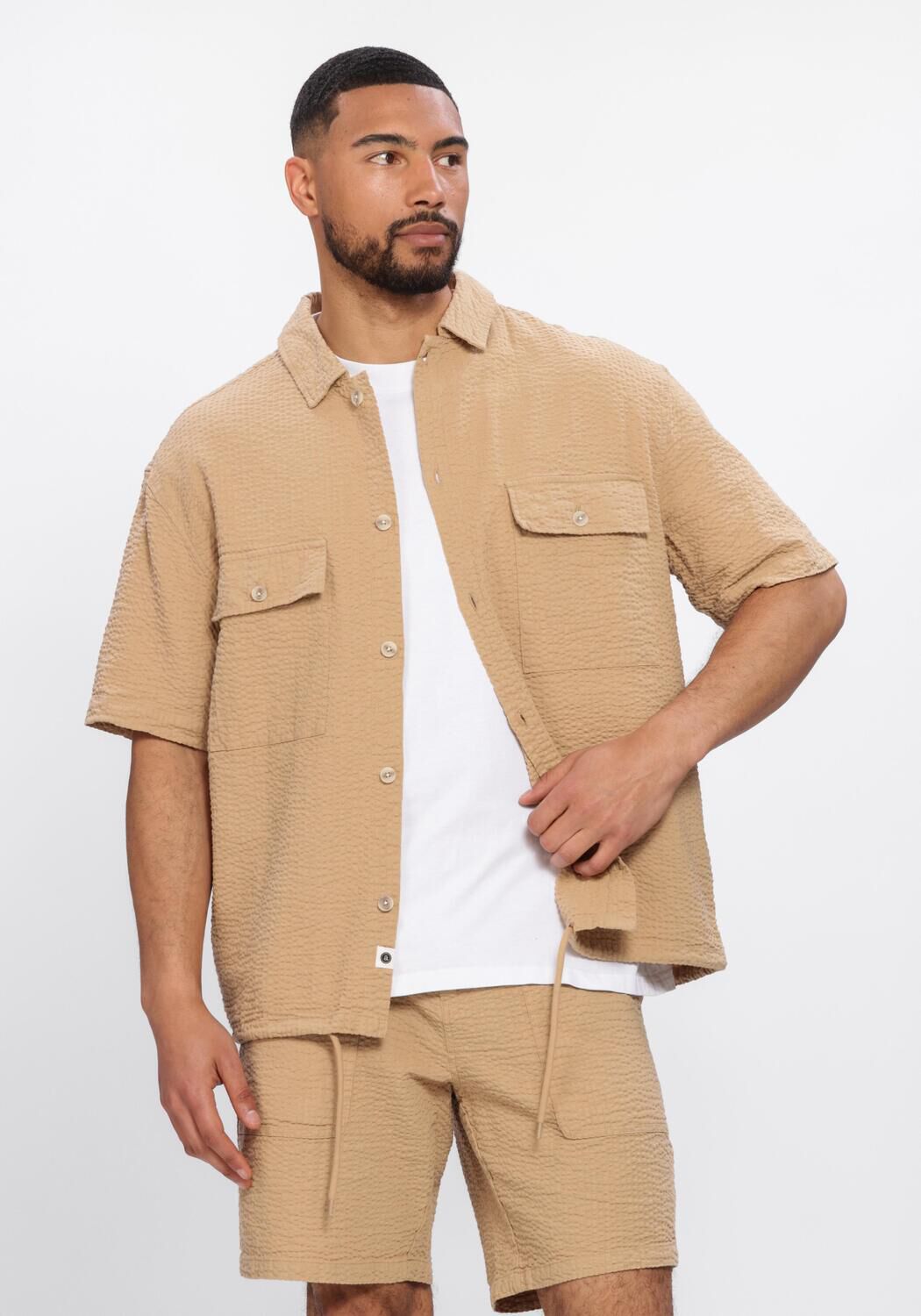 Beige ANERKJENDT Casual overhemd AKOTTO SEERSUCKER SS OVERSHIRT - large