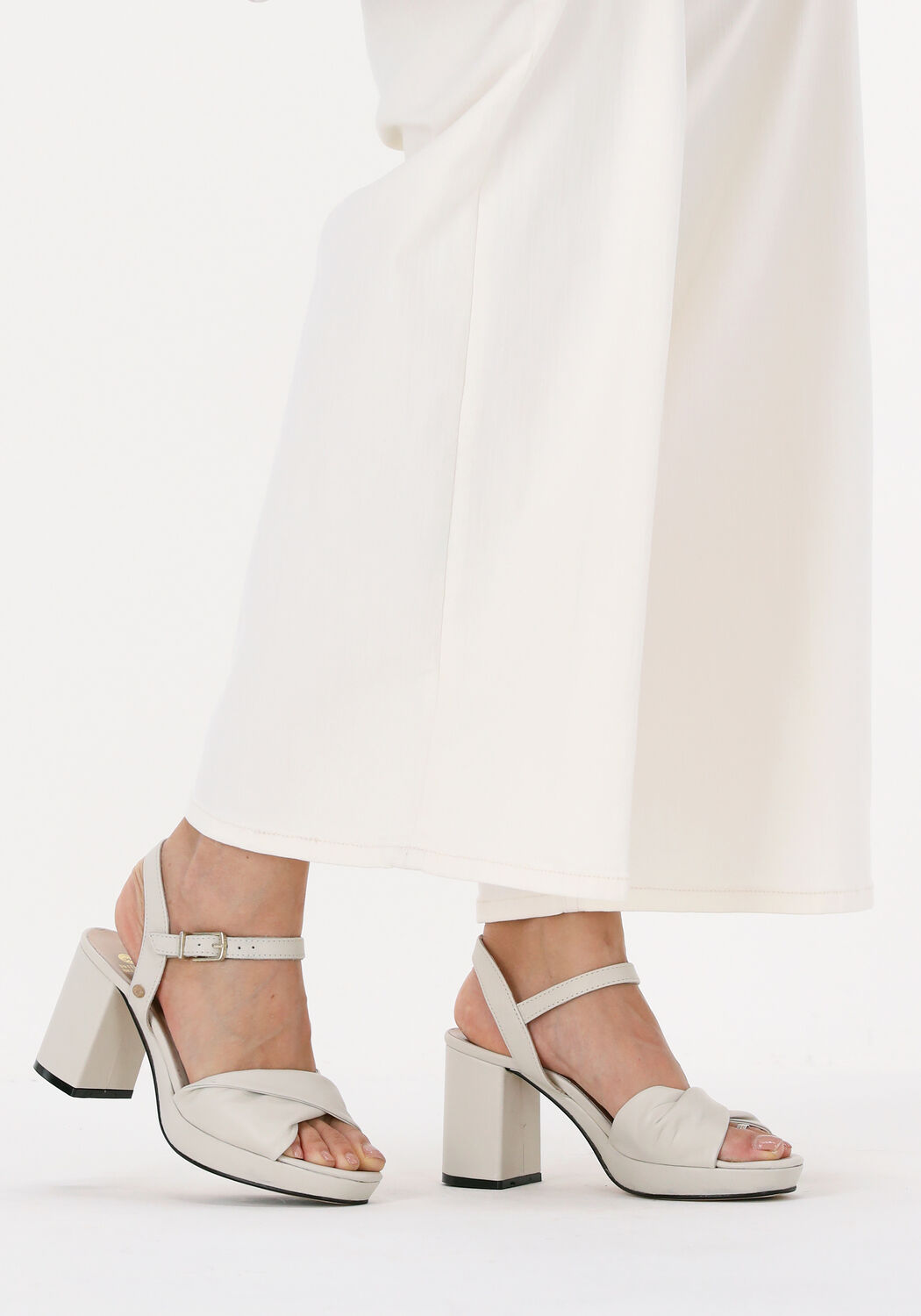 FRED DE LA BRETONIERE 163010111 Sandales en blanc - large