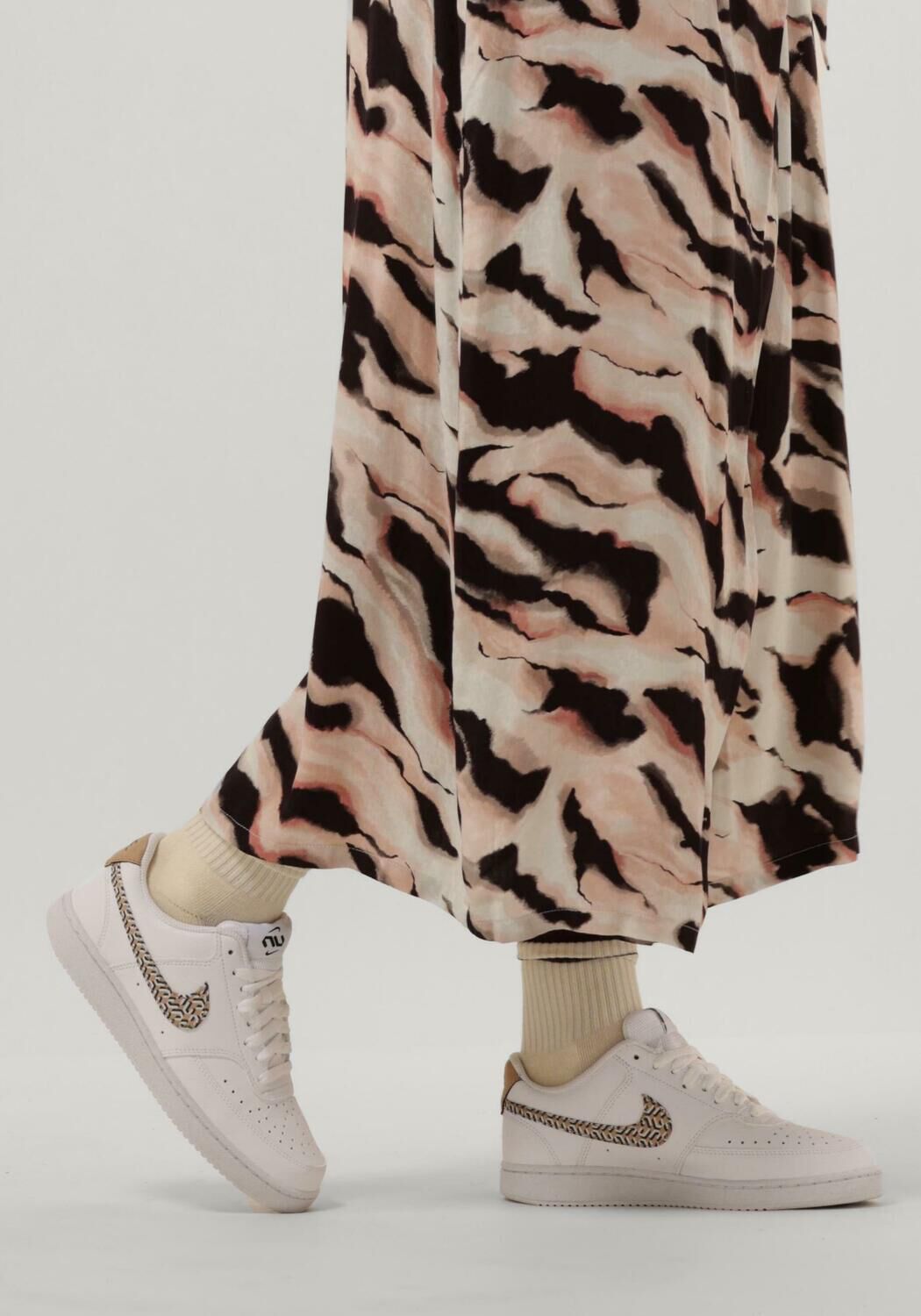 Witte NIKE Lage sneakers COURT VISION LOW WMNS Omoda