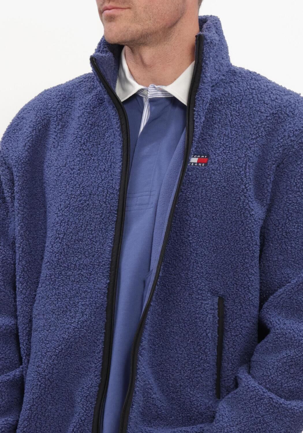 TOMMY JEANS Gilet TJM RLX BADGE ZIP-THRU TEDDY EXT en bleu - large