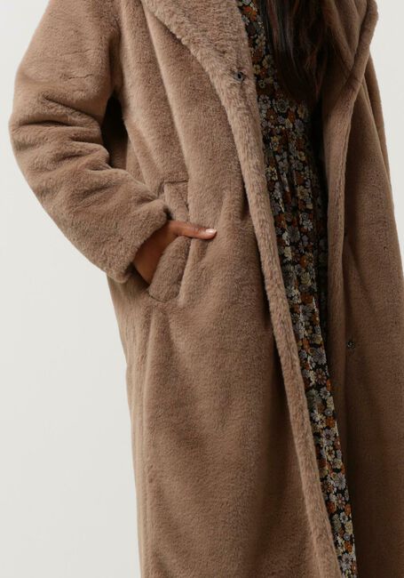 NOTRE-V Manteau en fausse fourrure FUR LONG COAT en taupe - large