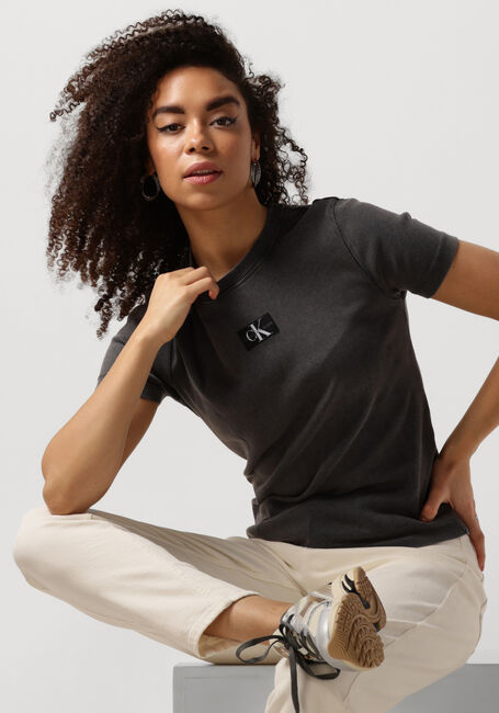 Zwarte CALVIN KLEIN T-shirt LABEL WASHED RIB SLIM TEE - large