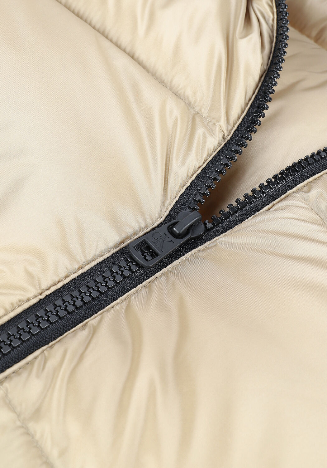 CALVIN KLEIN Veste matelass&eacute; SHINY DOWN SHORT PUFFER JACKET en beige - large