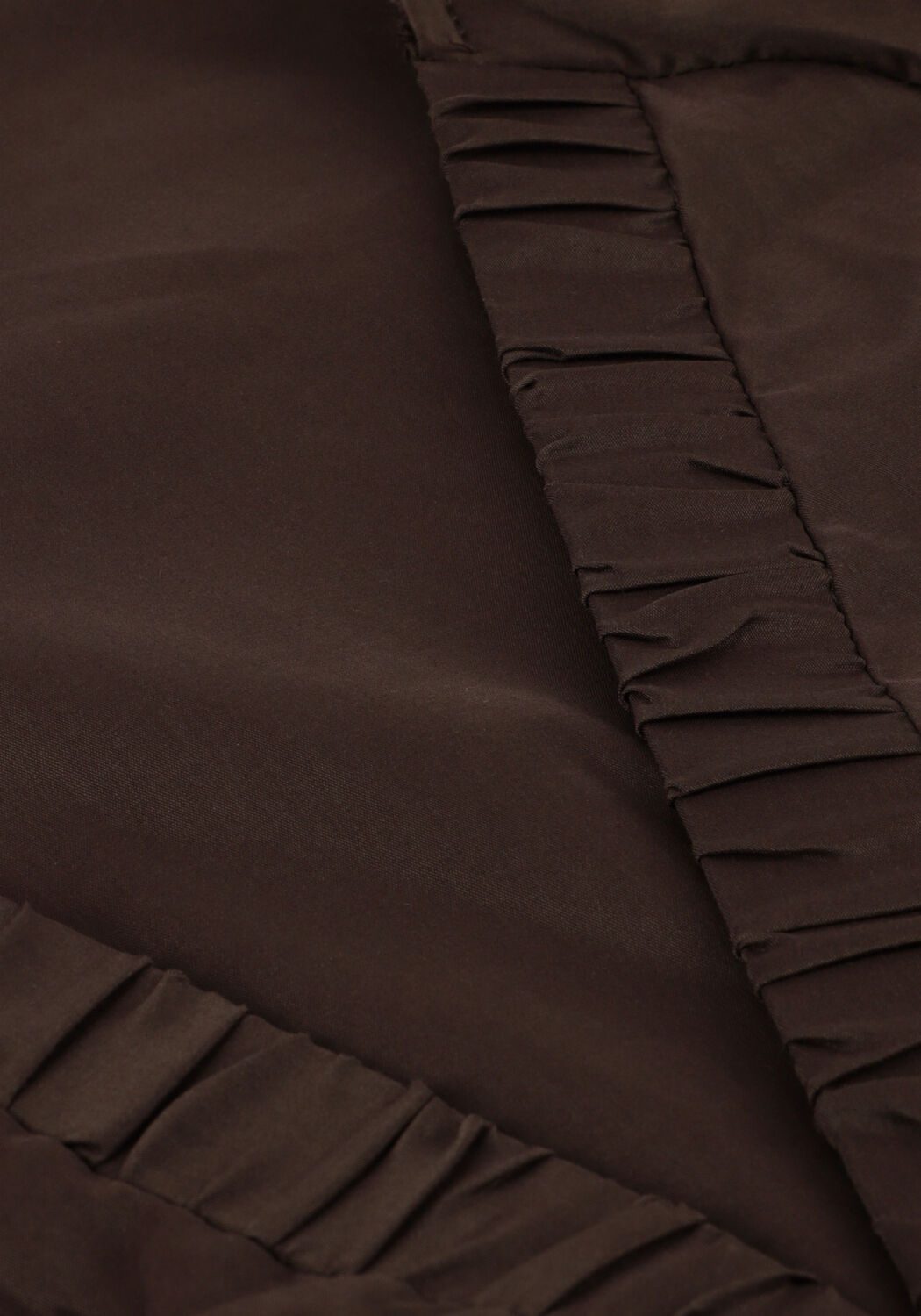 NEO NOIR Robe maxi ILLANA POPLIN DRESS en marron - large