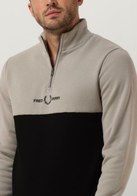 FRED PERRY Chandail EMBROIDERED HALF ZIP SWEAT en noir - large