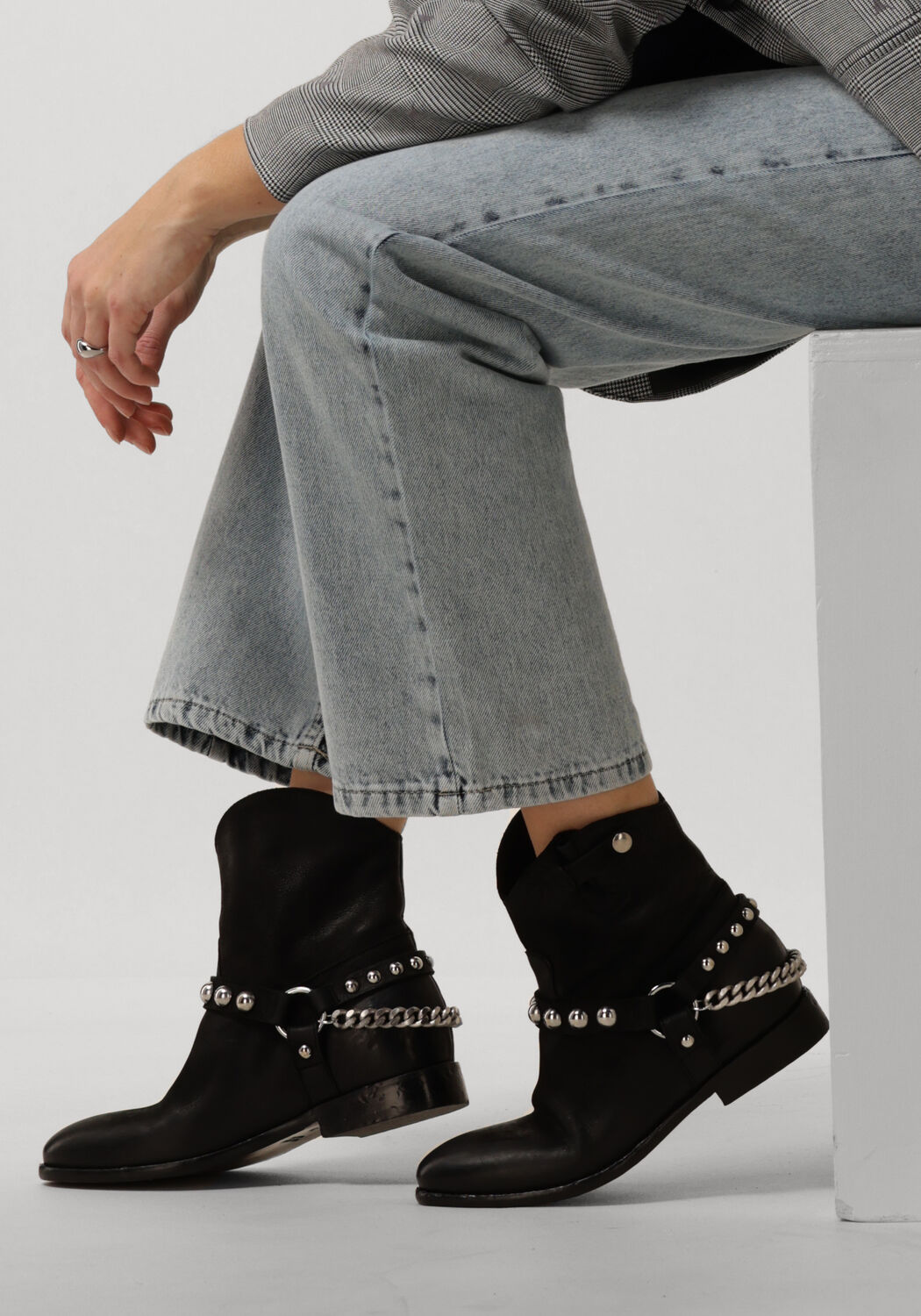 ELENA IACHI A5682 Boots en noir - large