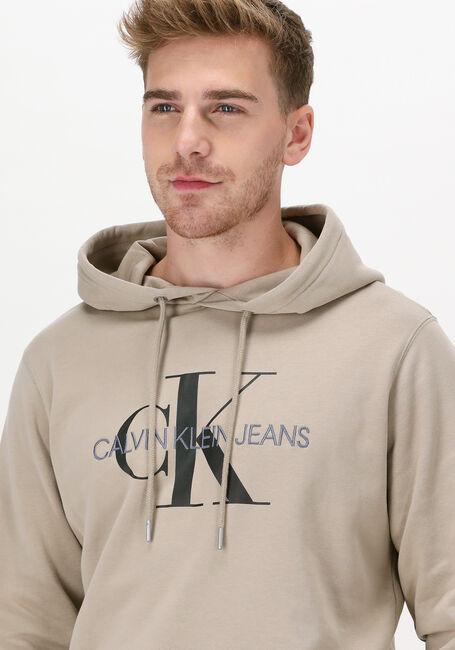 CALVIN KLEIN Chandail SEASONAL MONOGRAM REGULAR HOOD en beige - large