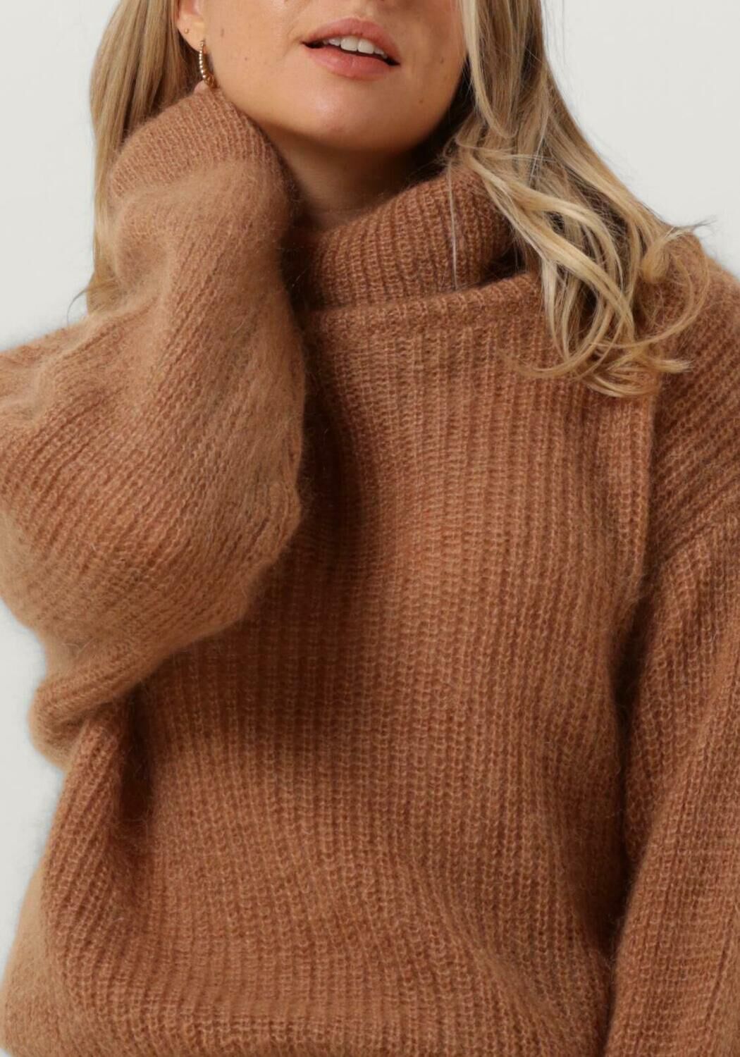 Camel BELLAMY Coltrui MOLLY Omoda