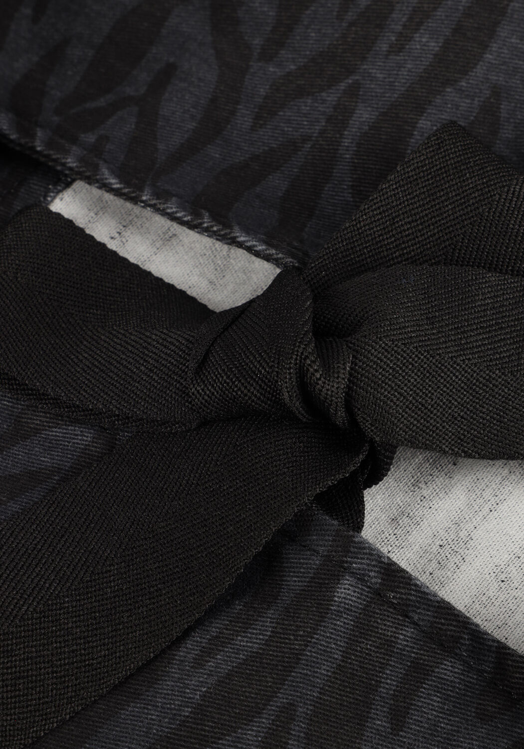 Grijze CO'COUTURE  ZEBRA BOW BLOUSE - large