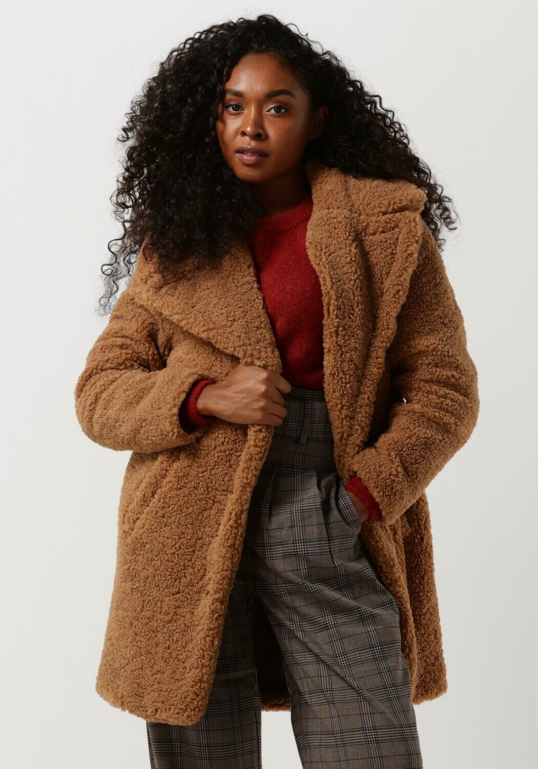 NOTRE V Manteau Teddy TEDDY COAT SHORT en camel Omoda