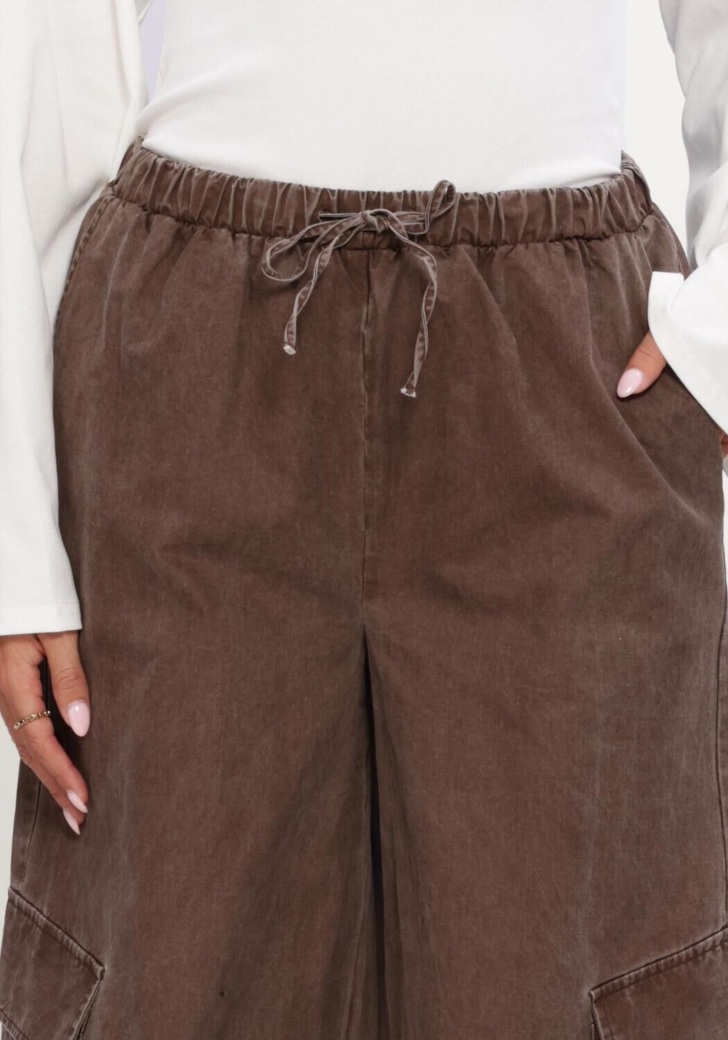 REFINED DEPARTMENT Pantalon cargo LADIES WOVEN WASHED WIDE LEG CARGO PANTS MILA en marron - large