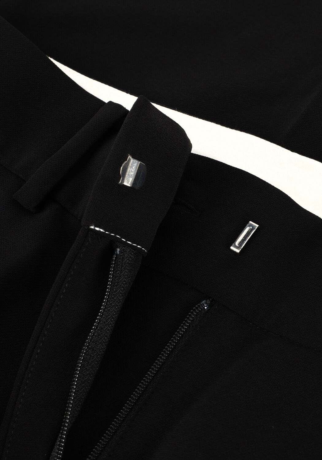 SECOND FEMALE Pantalon FIQUE STRAIGHT TROUSERS en noir - large