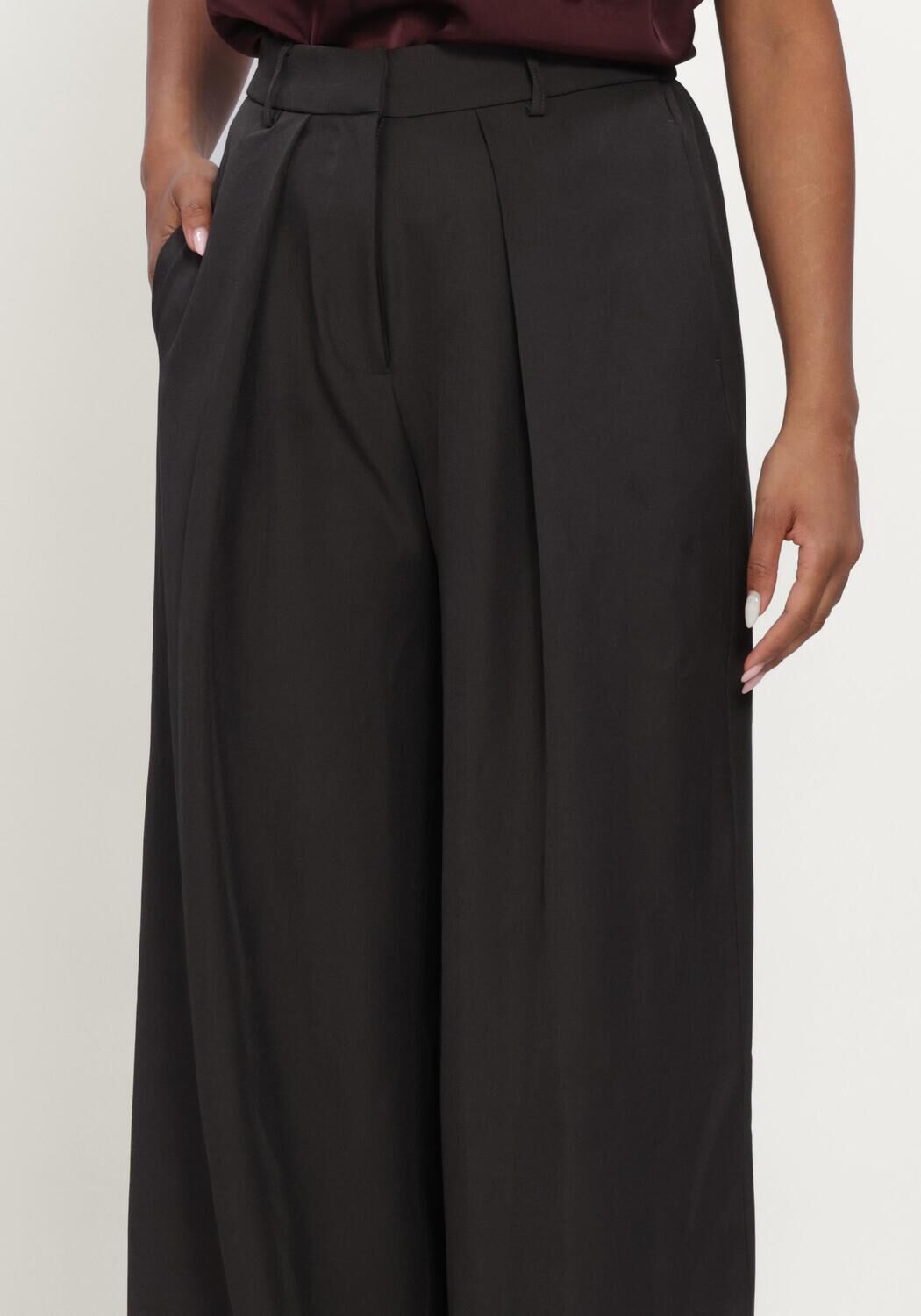OMODA ATELIER Pantalon large OM-ROBIN X QUINTY en noir - large