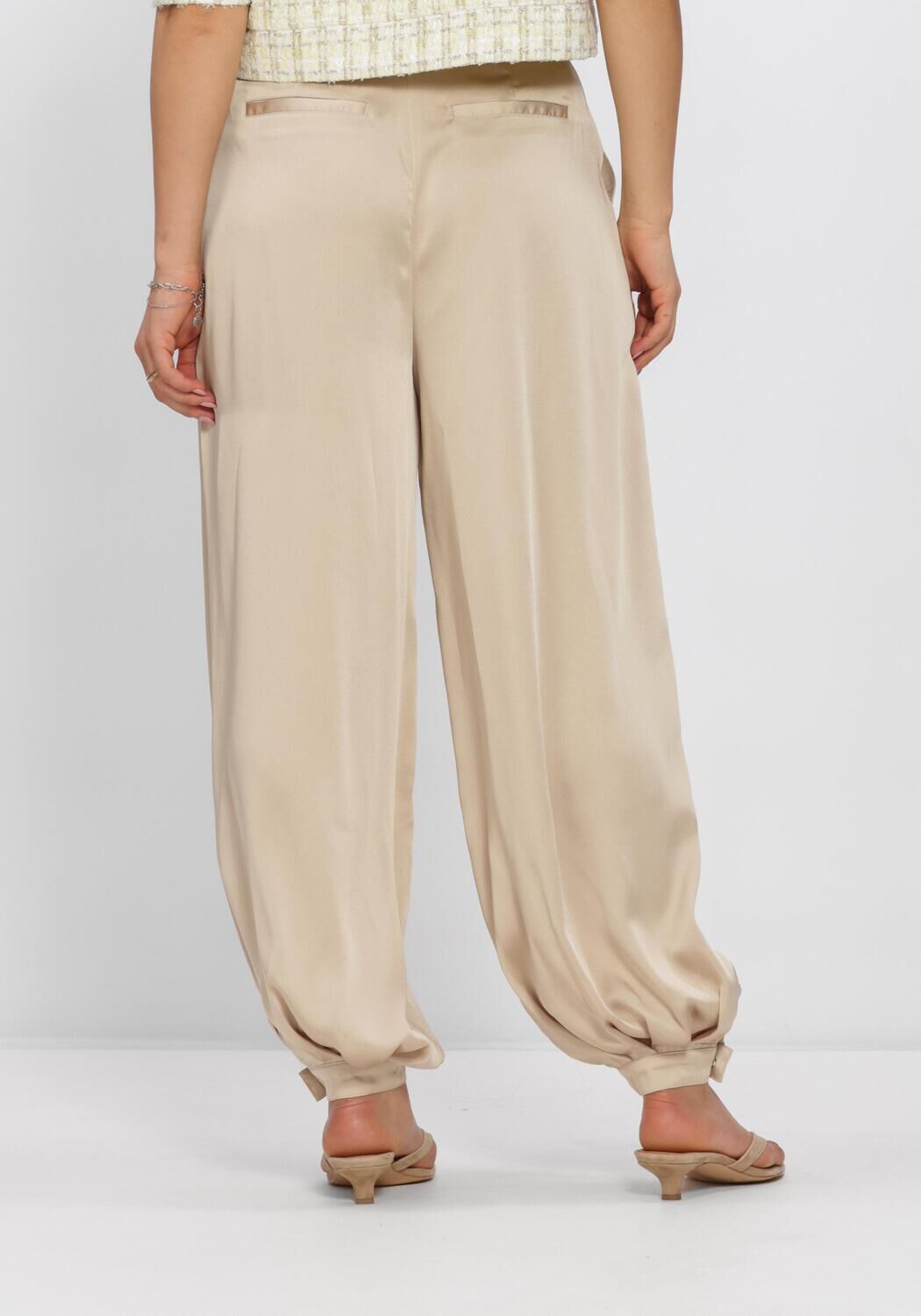 NEO NOIR FAYLA DRAPY SATIN BALLOON Pantalons Sable - large