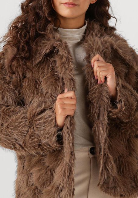 AIMEE THE LABEL Manteau en fausse fourrure WILLEM en marron - large