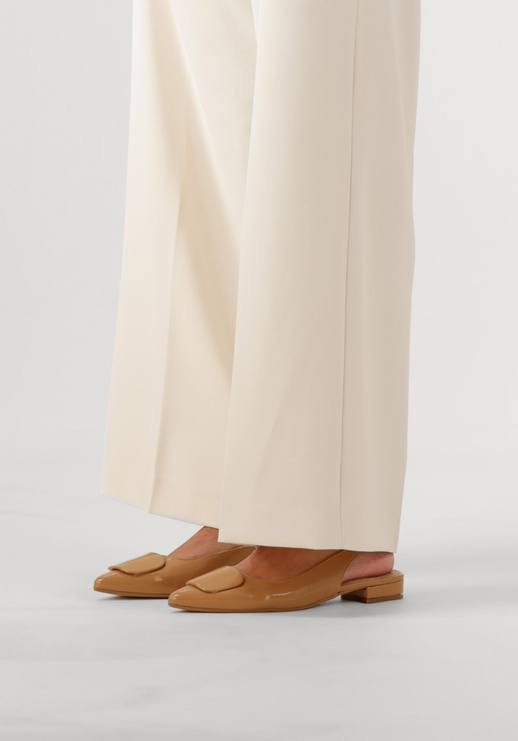 LINA LOCCHI 010-60 Slingbacks en beige - large