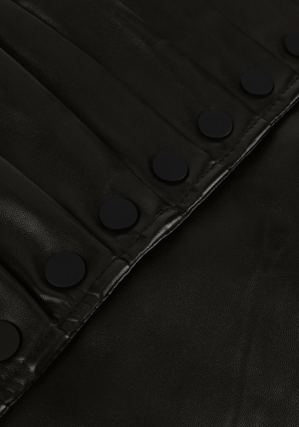 EST'SEVEN Mini-jupe EST&rsquo;BUTTON SKIT BUNCHEN en noir - large