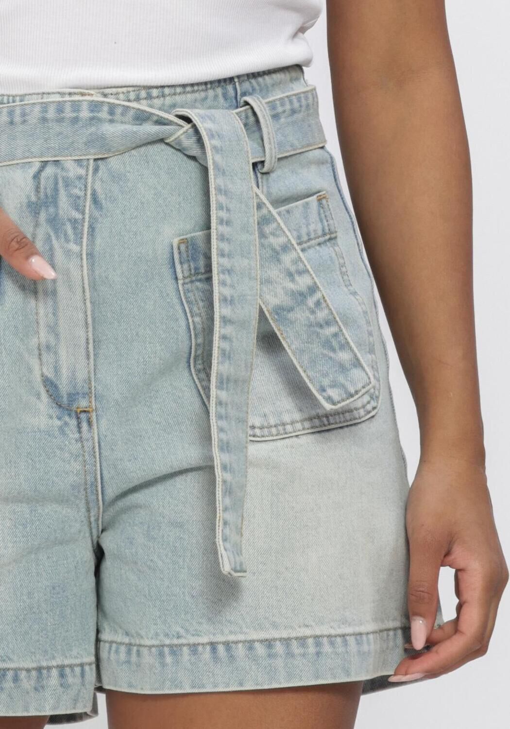 Blauwe CIRCLE OF TRUST Jeans LOWEY SHORT - large