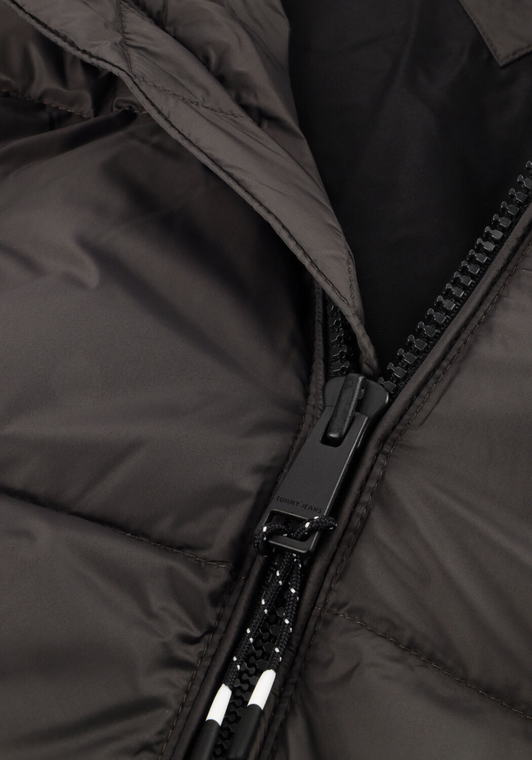 TOMMY JEANS Veste matelass&eacute; TJM ESSENTIAL DOWN JACKET en noir - large