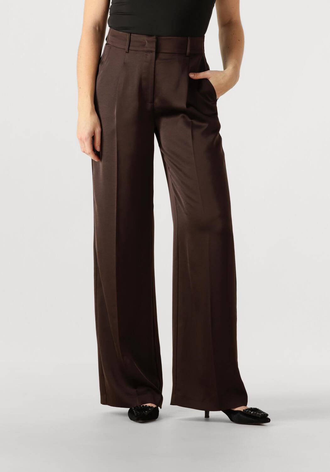 DANTE6 Pantalon large JULES SATIN SMART PANTS en marron - large