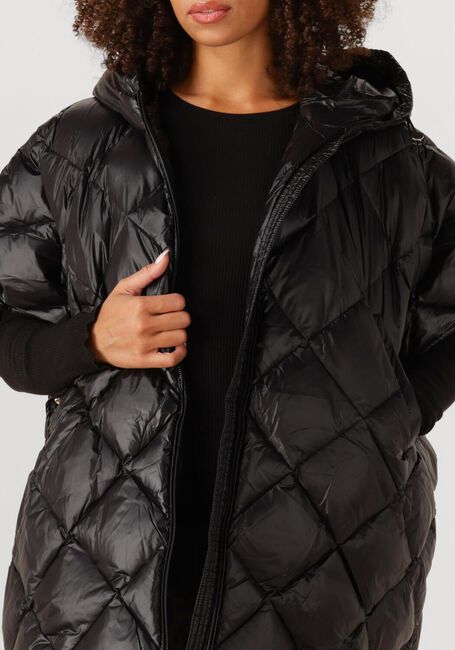 DEBLON SPORTS Veste matelassé CARICE CAPE en noir - large