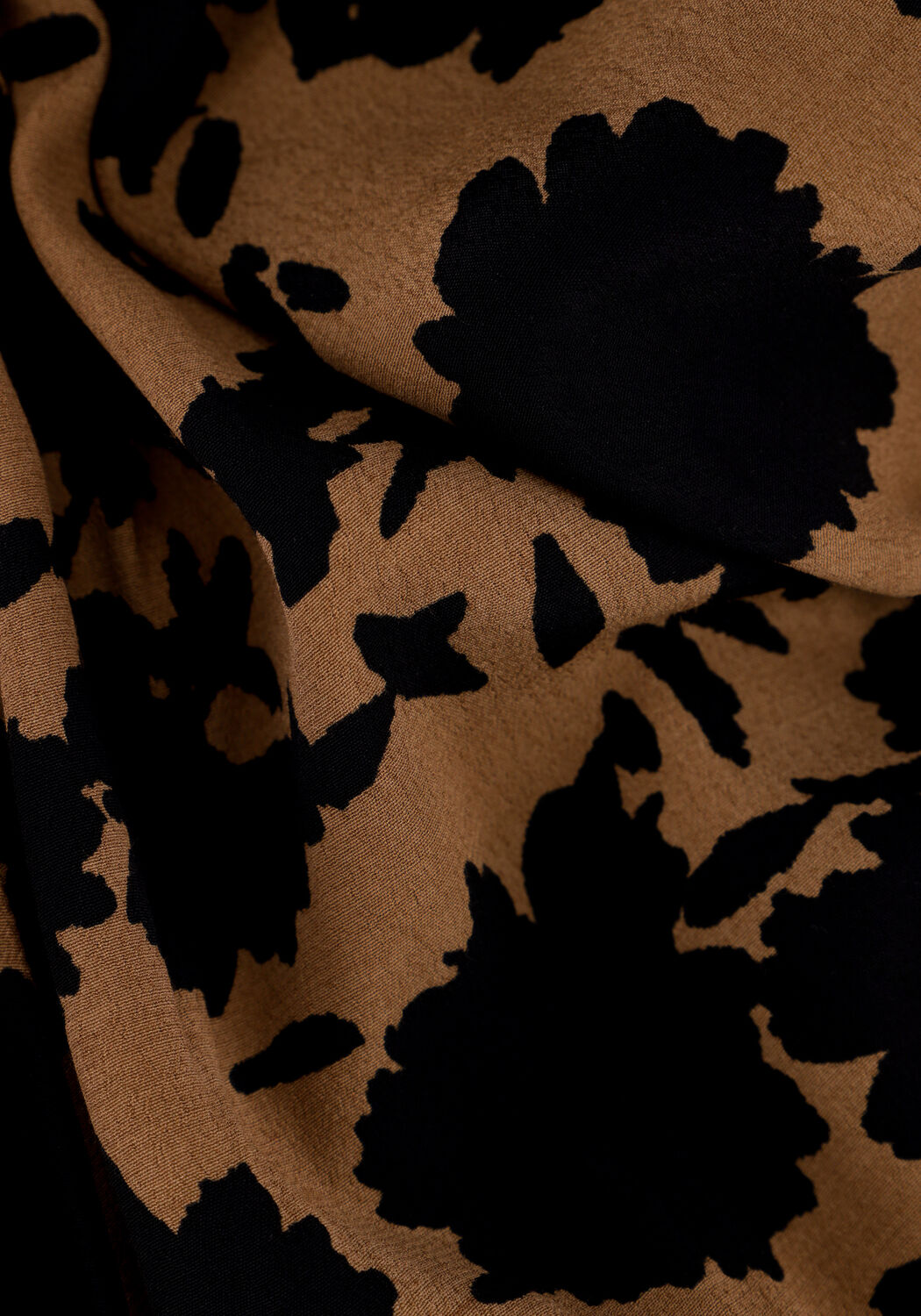 MODSTR&Ouml;M Robe midi ALLISON PRINT DRESS en marron - large