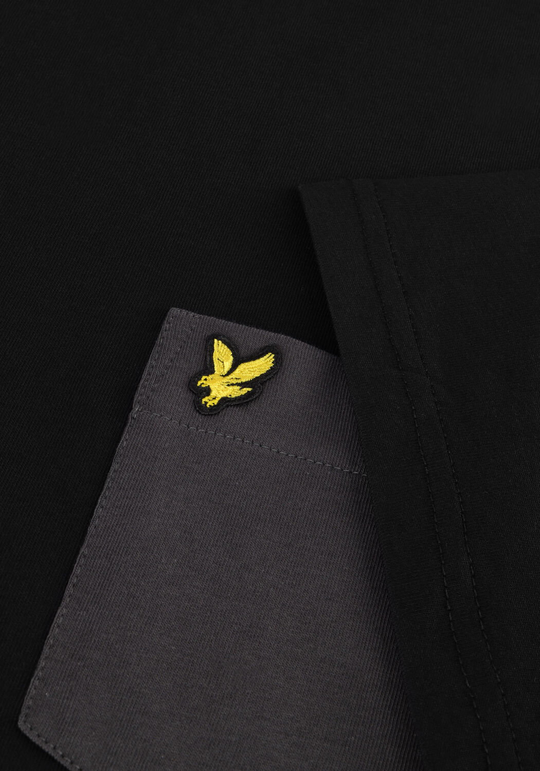 Zwarte LYLE & SCOTT T-shirt CONTRAST POCKET T-SHIRT - large