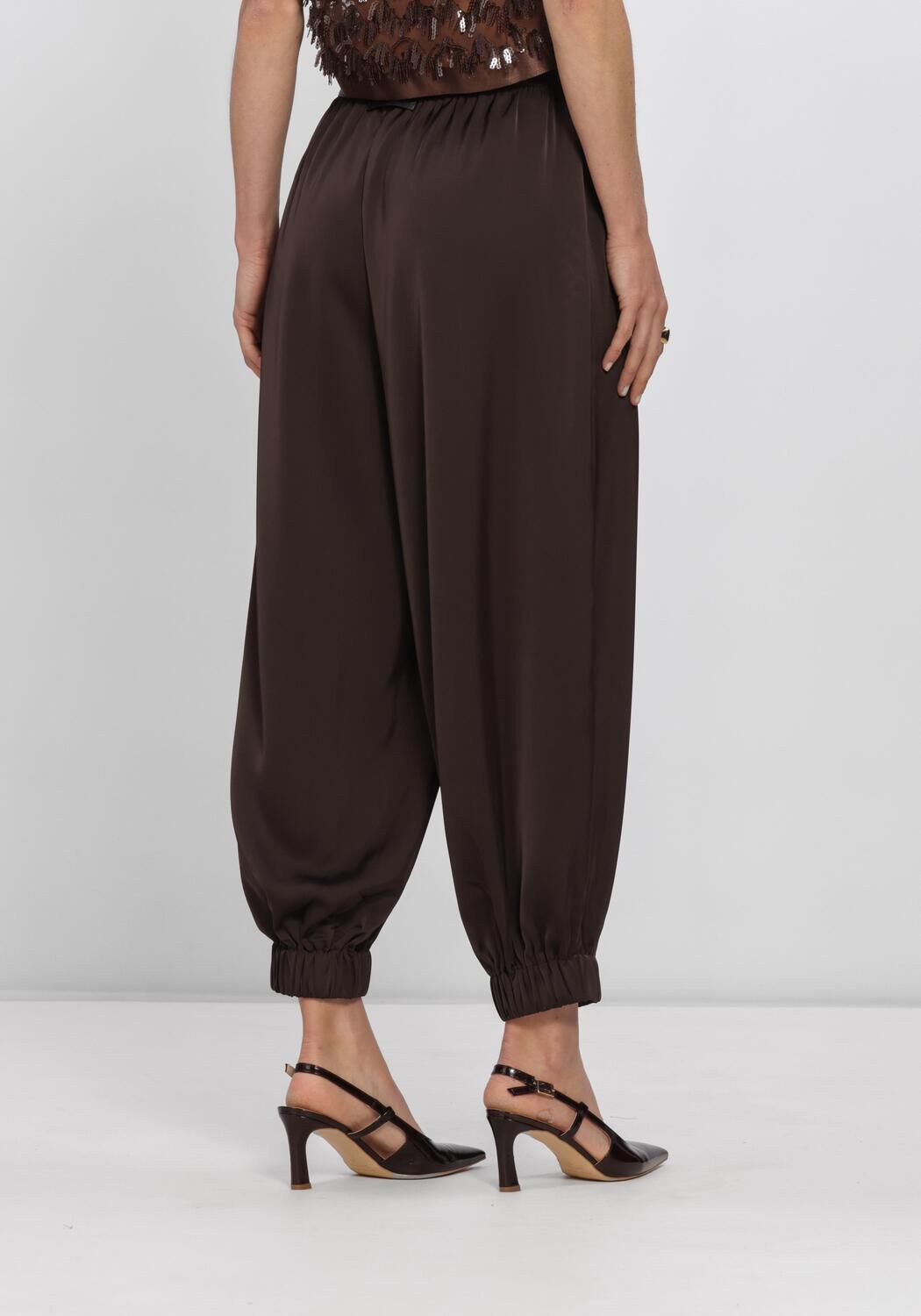 Bruine HAUTE L'AMITI&Eacute; Broeken/jumpsuits EVITA CROP HAREM PANT - large