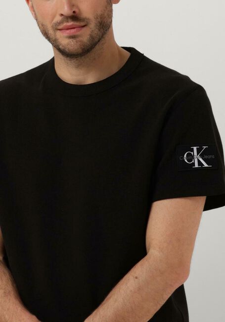 CALVIN KLEIN T-shirt BADGE WAFFLE TEE en noir - large
