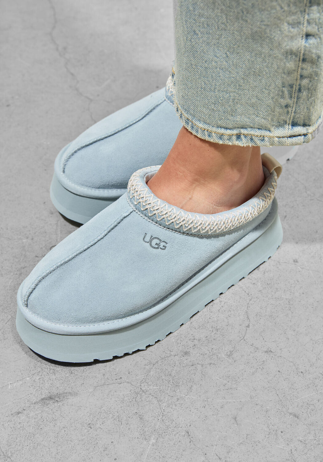 UGG W TAZZ Chaussons en bleu - large