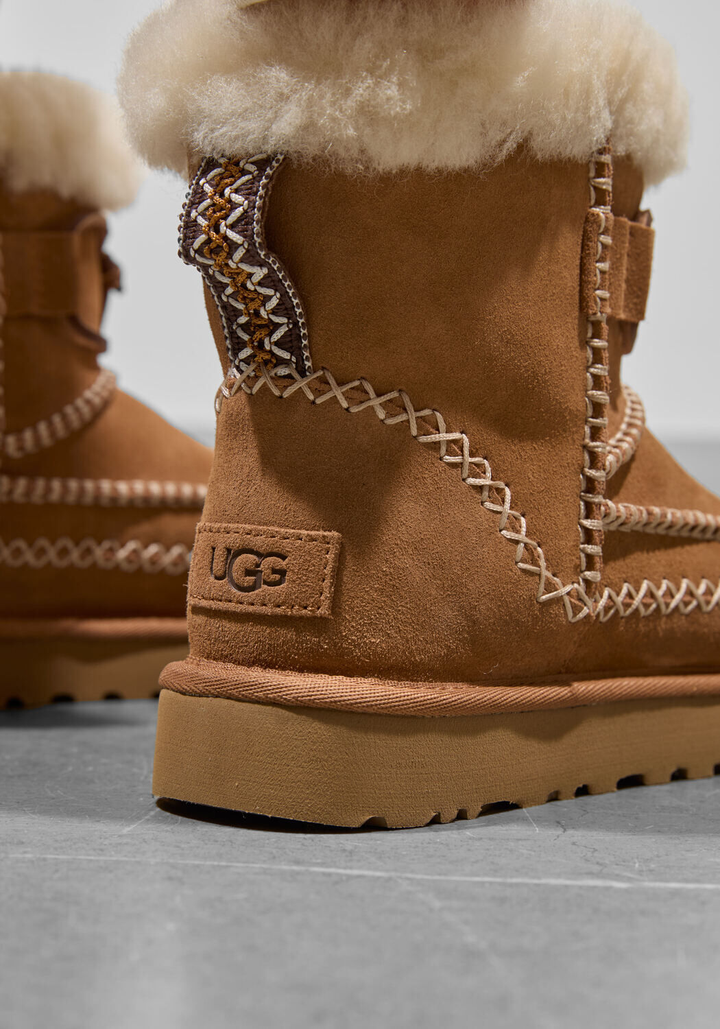 Camel UGG  CLASSIC MINI ALPINE - large