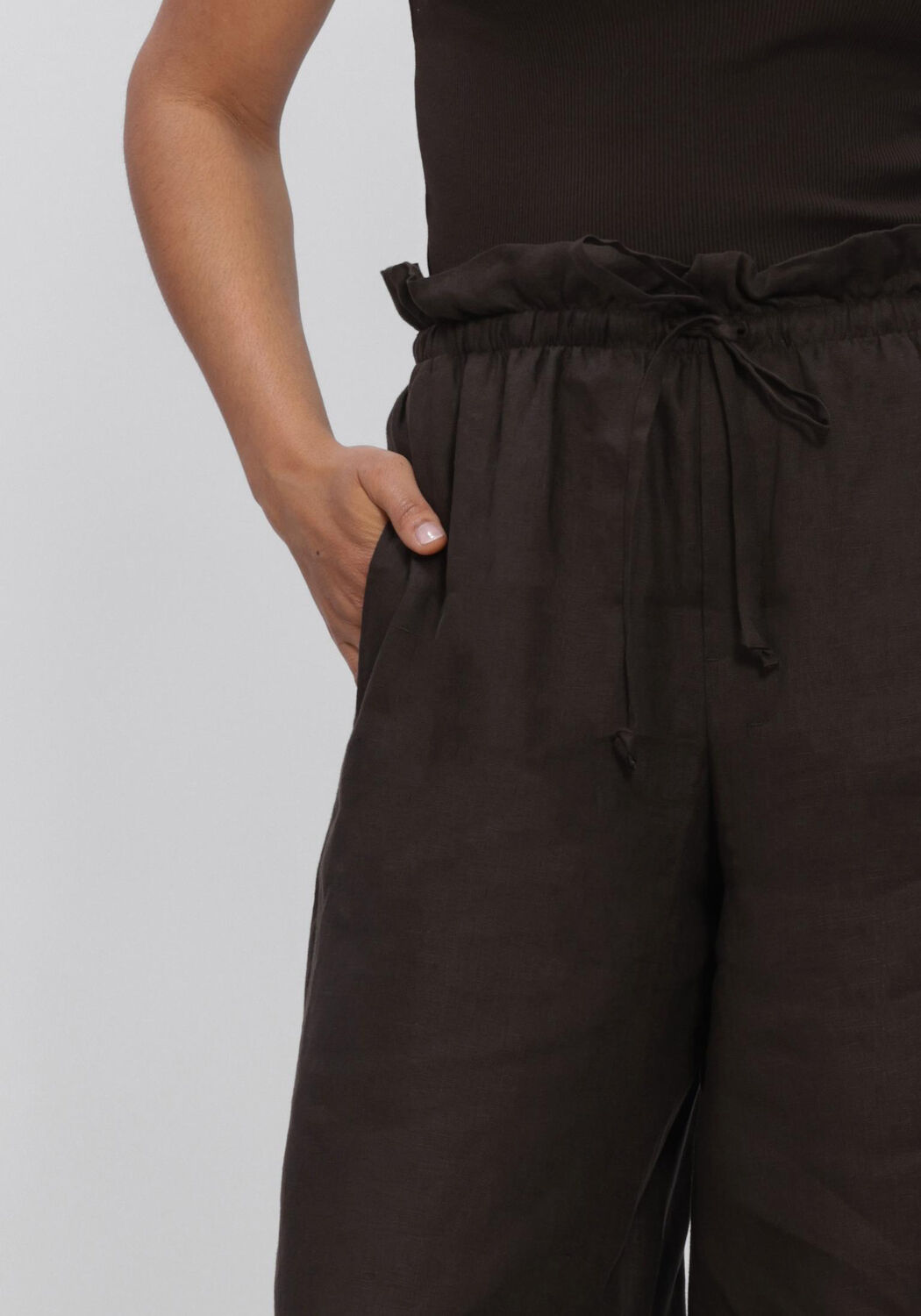 DRYKORN Pantalon de jogging DWINDLE en marron - large
