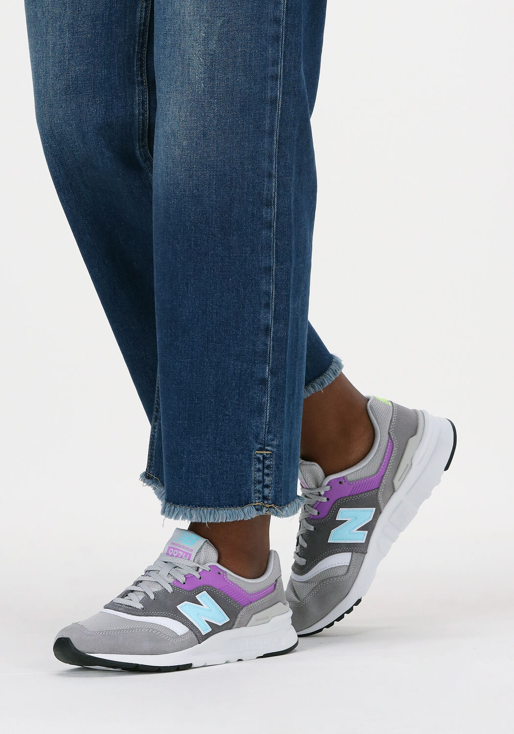 grijze new balance lage sneakers cw997