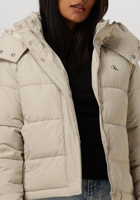CALVIN KLEIN Veste matelassé MATTE MONOLOGO ND SHORT PUFFER en beige - large