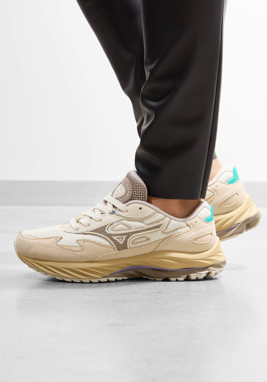 Creme MIZUNO Sneakers WAVE RIDER BETA - medium