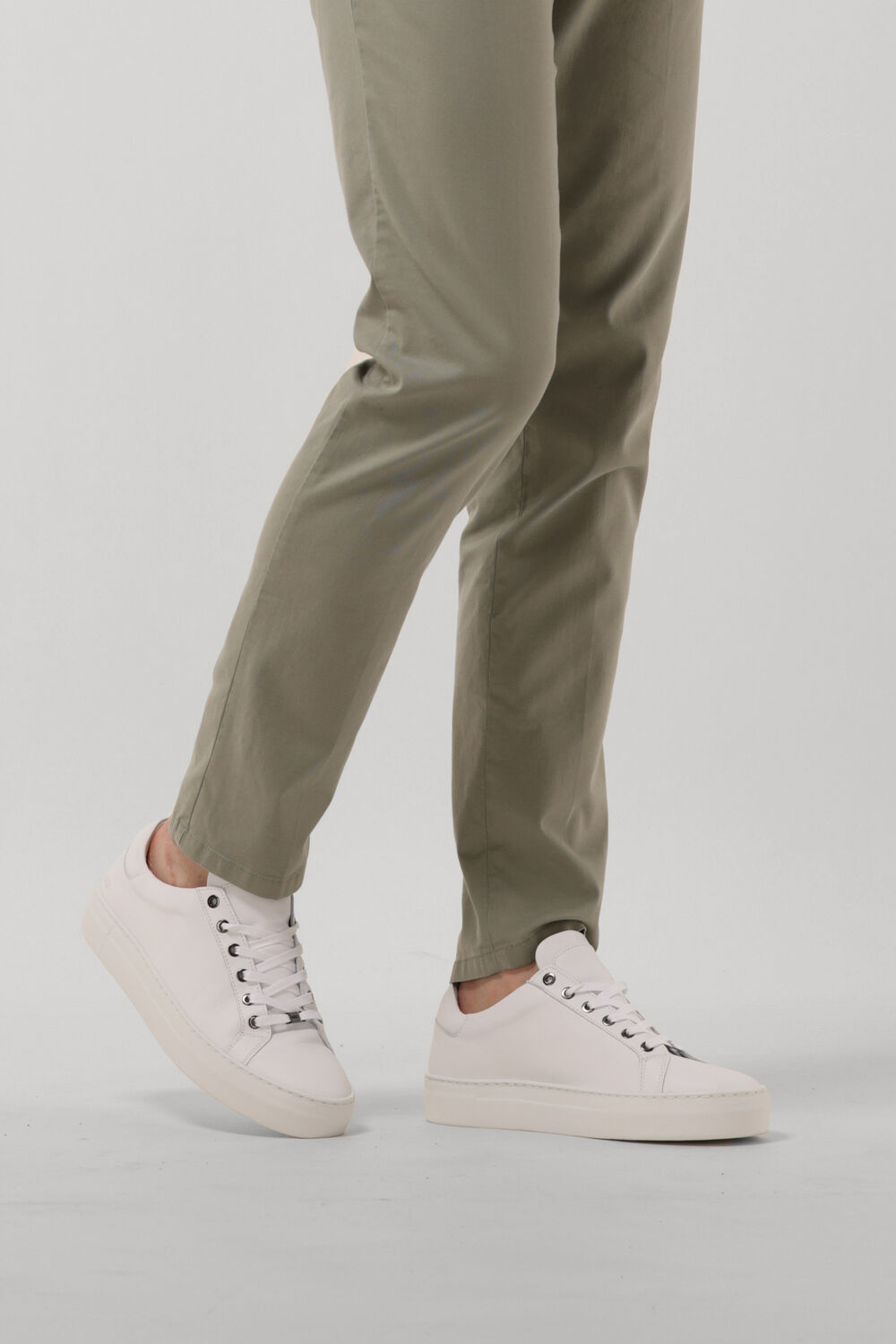 NUBIKK Baskets basses JAGGER PURE en blanc - large