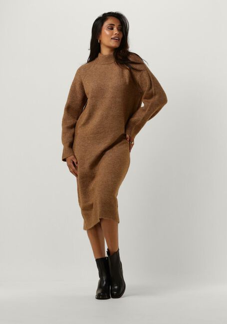 SELECTED FEMME Robe midi SLFRENA LS HIGH NECK KNIT DRESS en marron - large